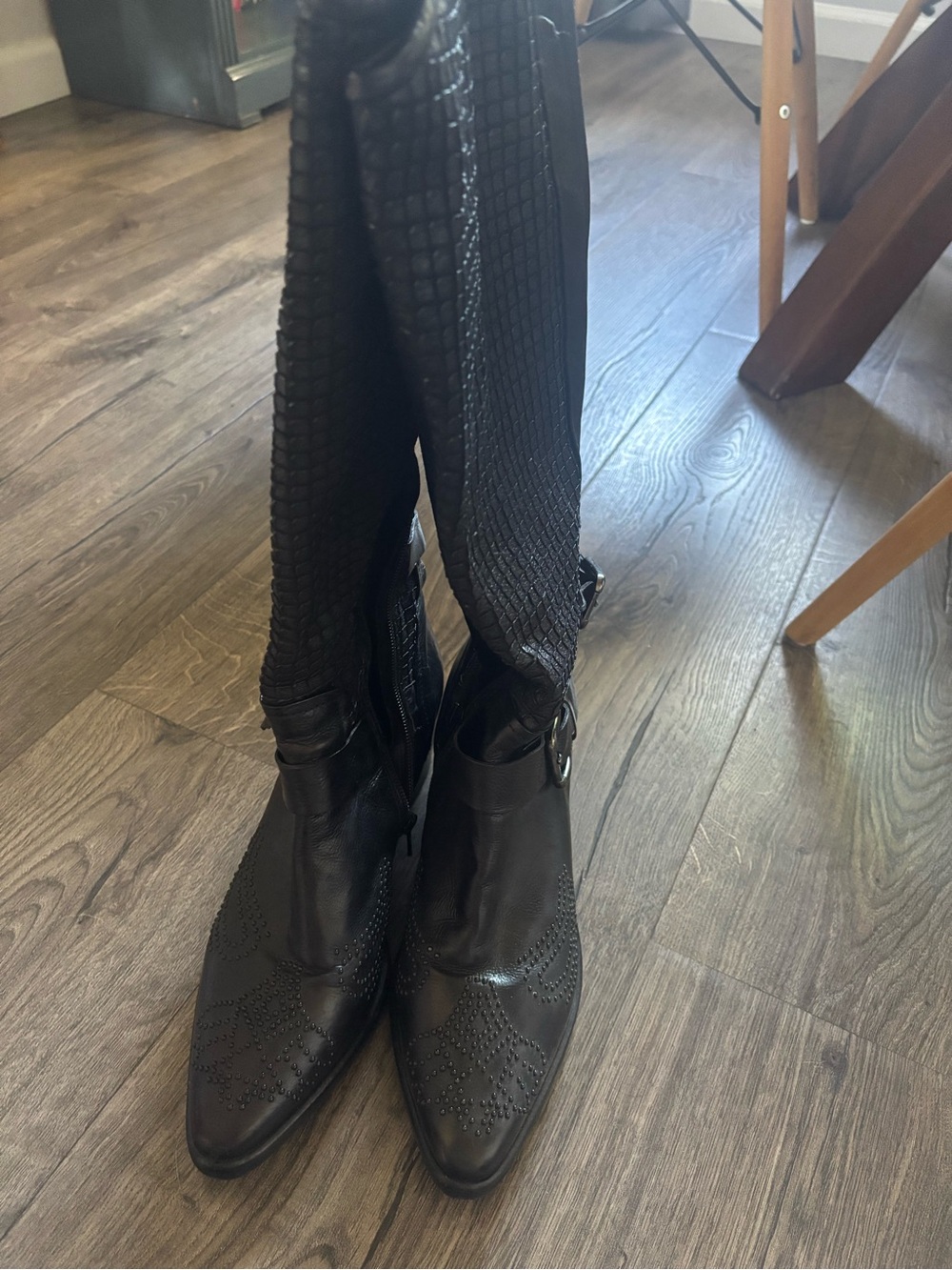 Vero Cuoio Black Textured Knee-High Pointed Boots with Buckle
